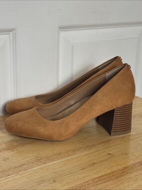 Giani Bernini Camel Tan Suede Block Heel Round Toe Pumps Size 7.5 Classic Career
